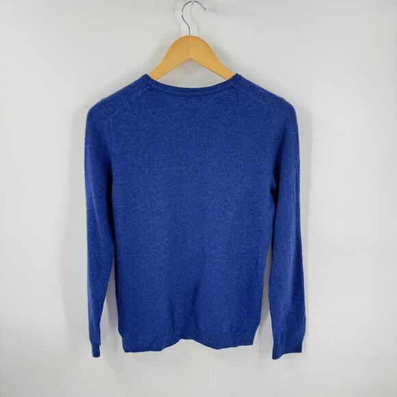 L.L.Bean Cashmere Sweater Medium Petite Blue Crewneck – Small Hole on Sleeve - Picture 2 of 7